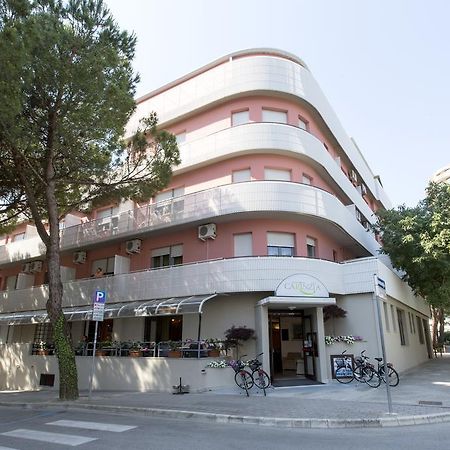 Aparthotel Carinzia Линьяно-Саббьядоро Экстерьер фото