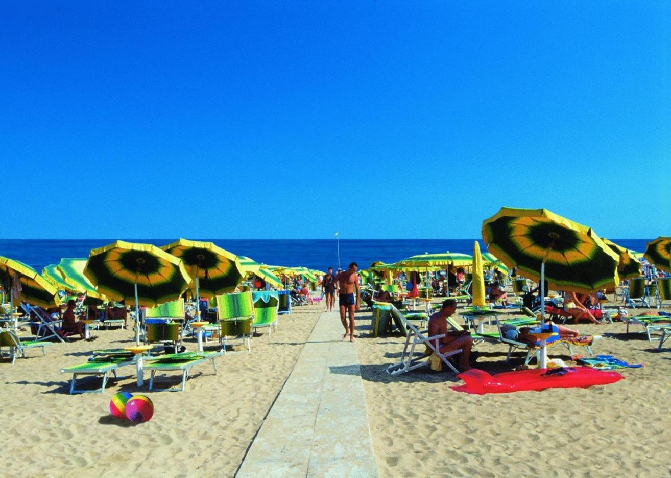 Aparthotel Carinzia Линьяно-Саббьядоро Экстерьер фото