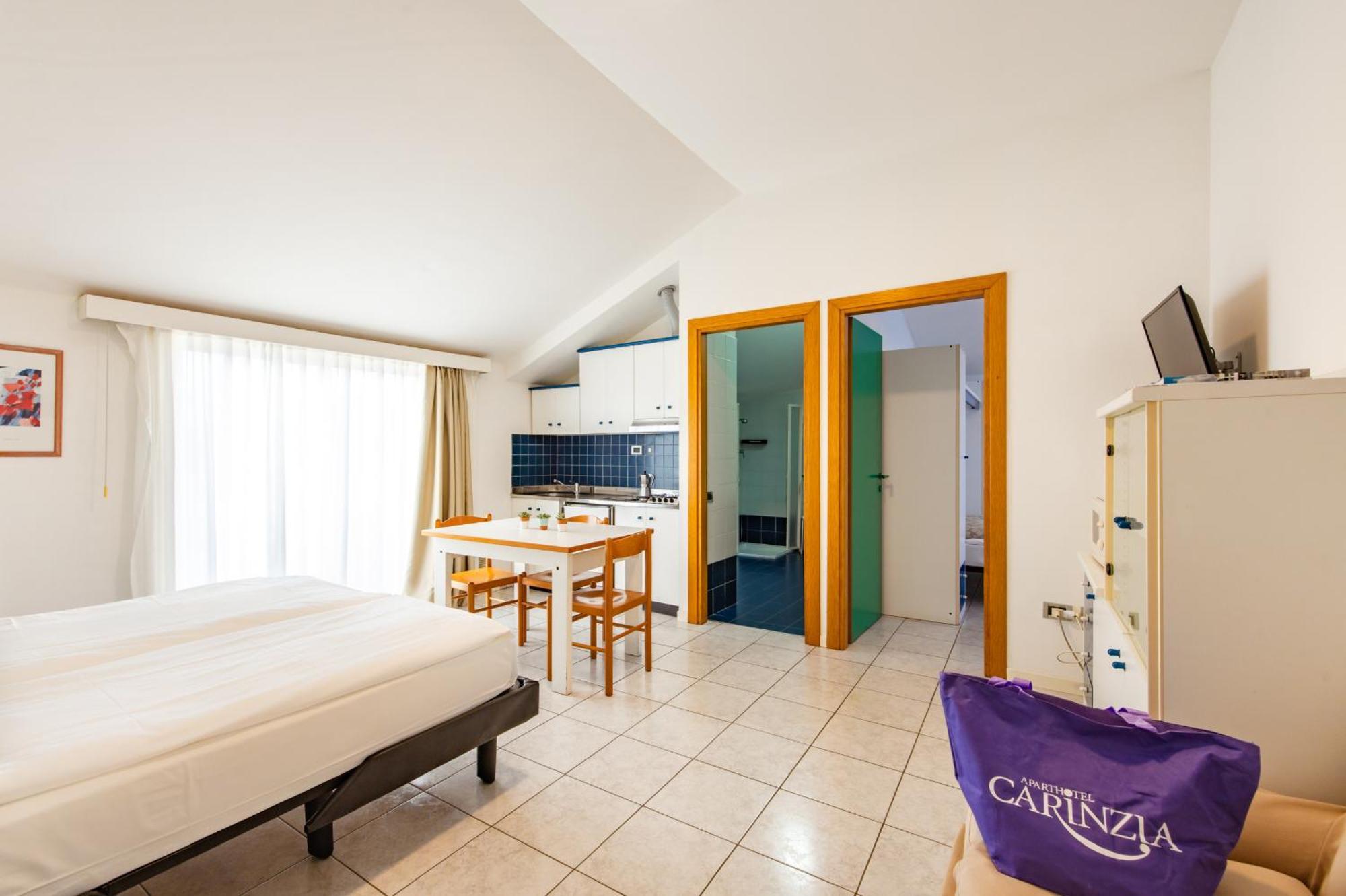 Aparthotel Carinzia Линьяно-Саббьядоро Экстерьер фото