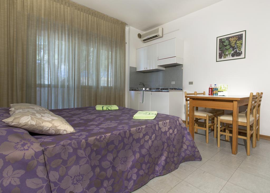 Aparthotel Carinzia Линьяно-Саббьядоро Экстерьер фото